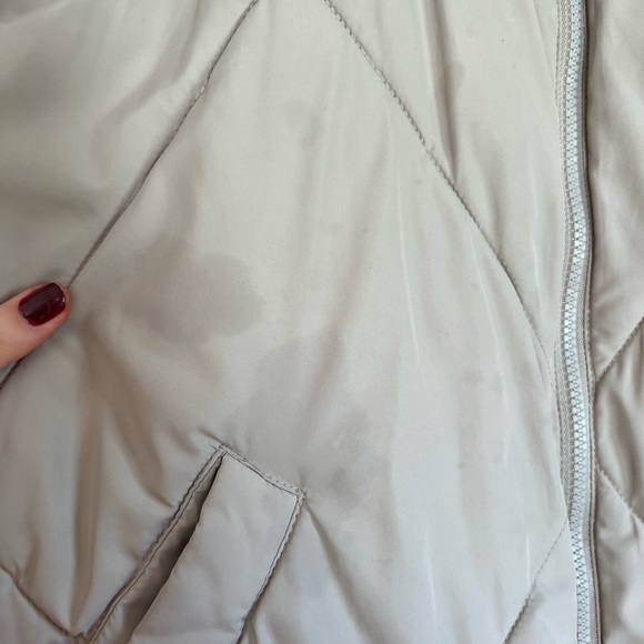 Abercrombie & Fitch neutral puffer jacket - Picture 6 of 8